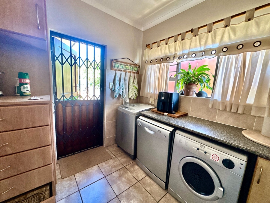 4 Bedroom Property for Sale in Fraaiuitsig Western Cape